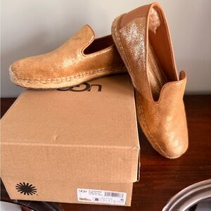 Ugg Sandrinne ll metallic suede gold women’s shoe. Size 8. Worn once. Perfect